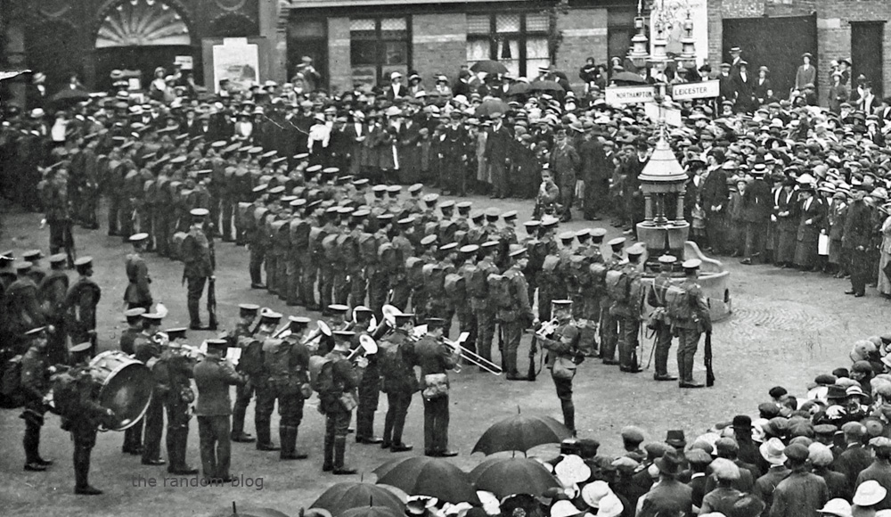 soldiers leaving for war august 1914